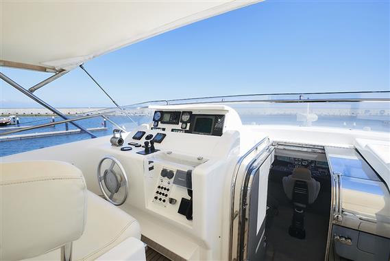 2005 | CUSTOM LINE 112' | Ferretti Preowned Web site