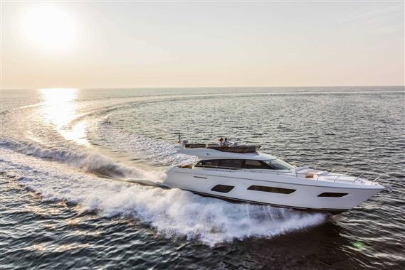 2017 FERRETTI YACHTS 550