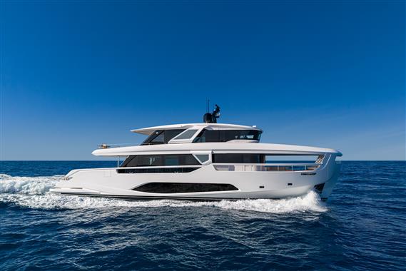 FERRETTI YACHTS INFYNITO 90