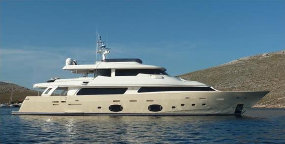 2011 CUSTOM LINE NAVETTA 33 CRESCENDO