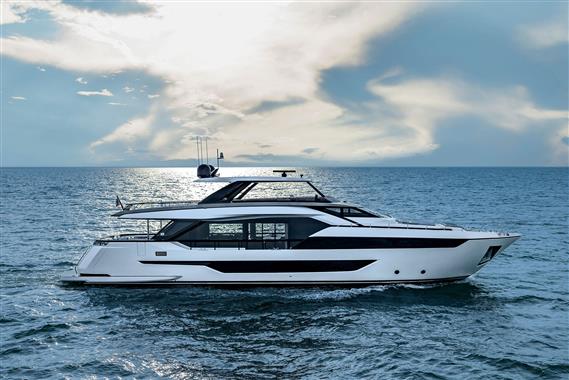 FERRETTI YACHTS 940