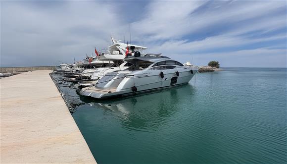 2011 PERSHING 74'