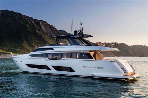 2017 FERRETTI YACHTS 850
