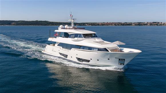 2017 CUSTOM LINE NAVETTA 28
