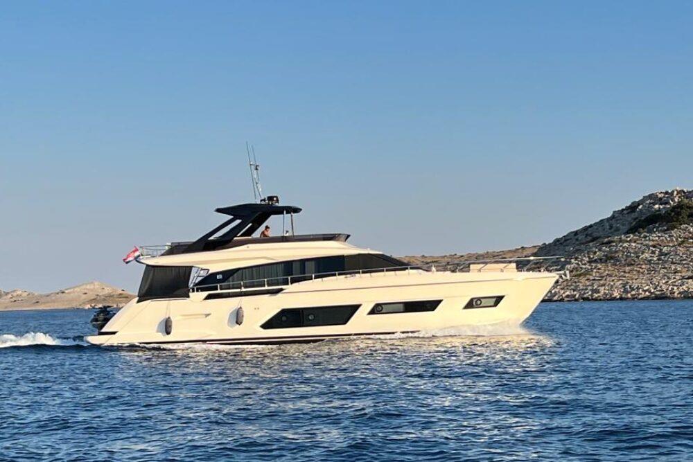 2021 FERRETTI YACHTS 670 