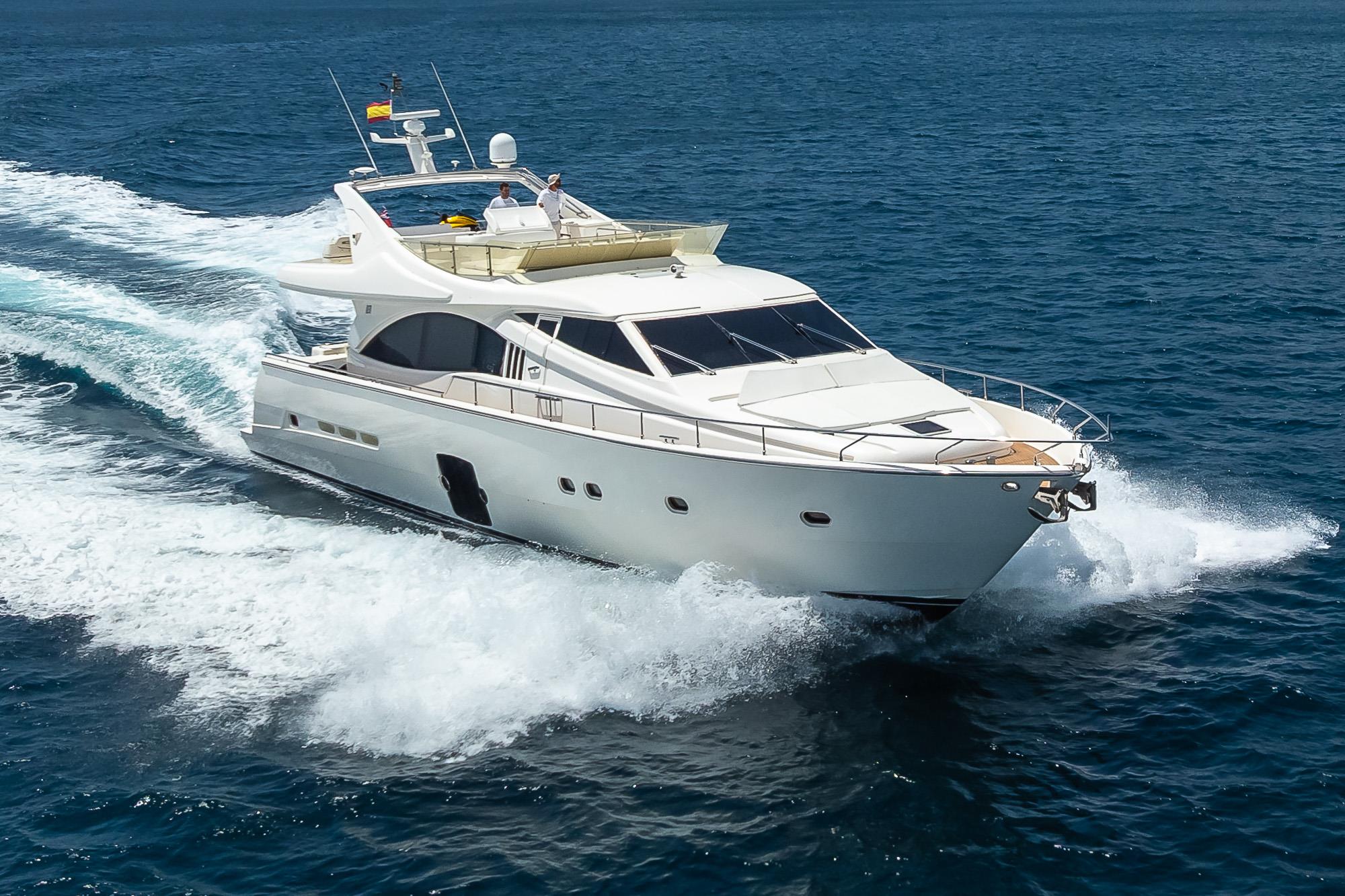 2005 FERRETTI YACHTS 731 
