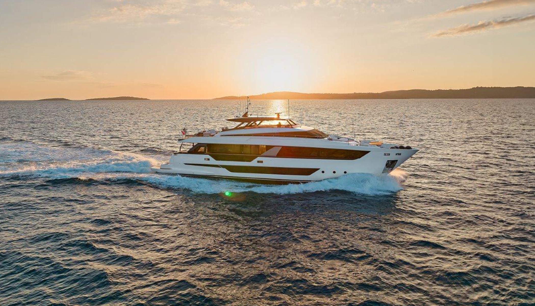 2021 FERRETTI YACHTS 1000 