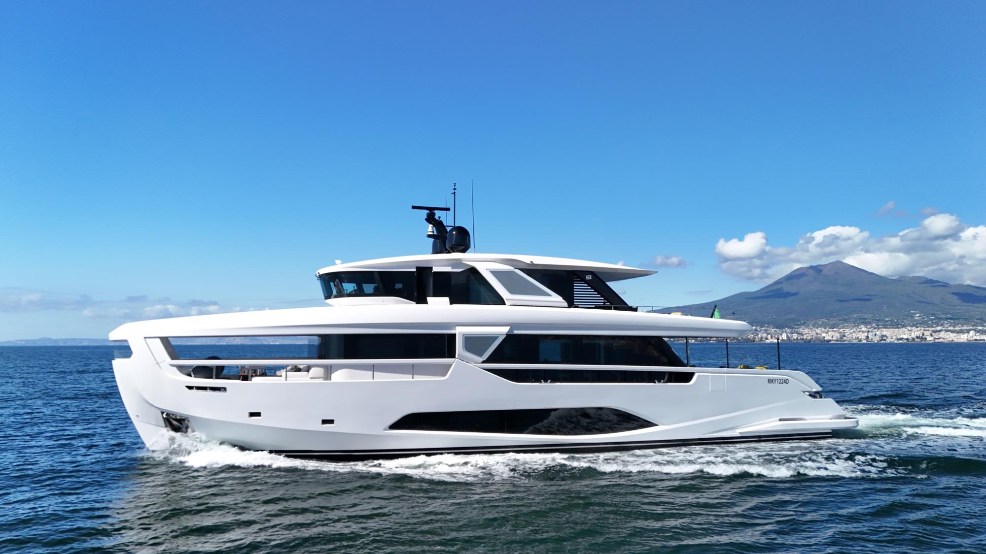 2024 FERRETTI YACHTS INFYNITO 90 