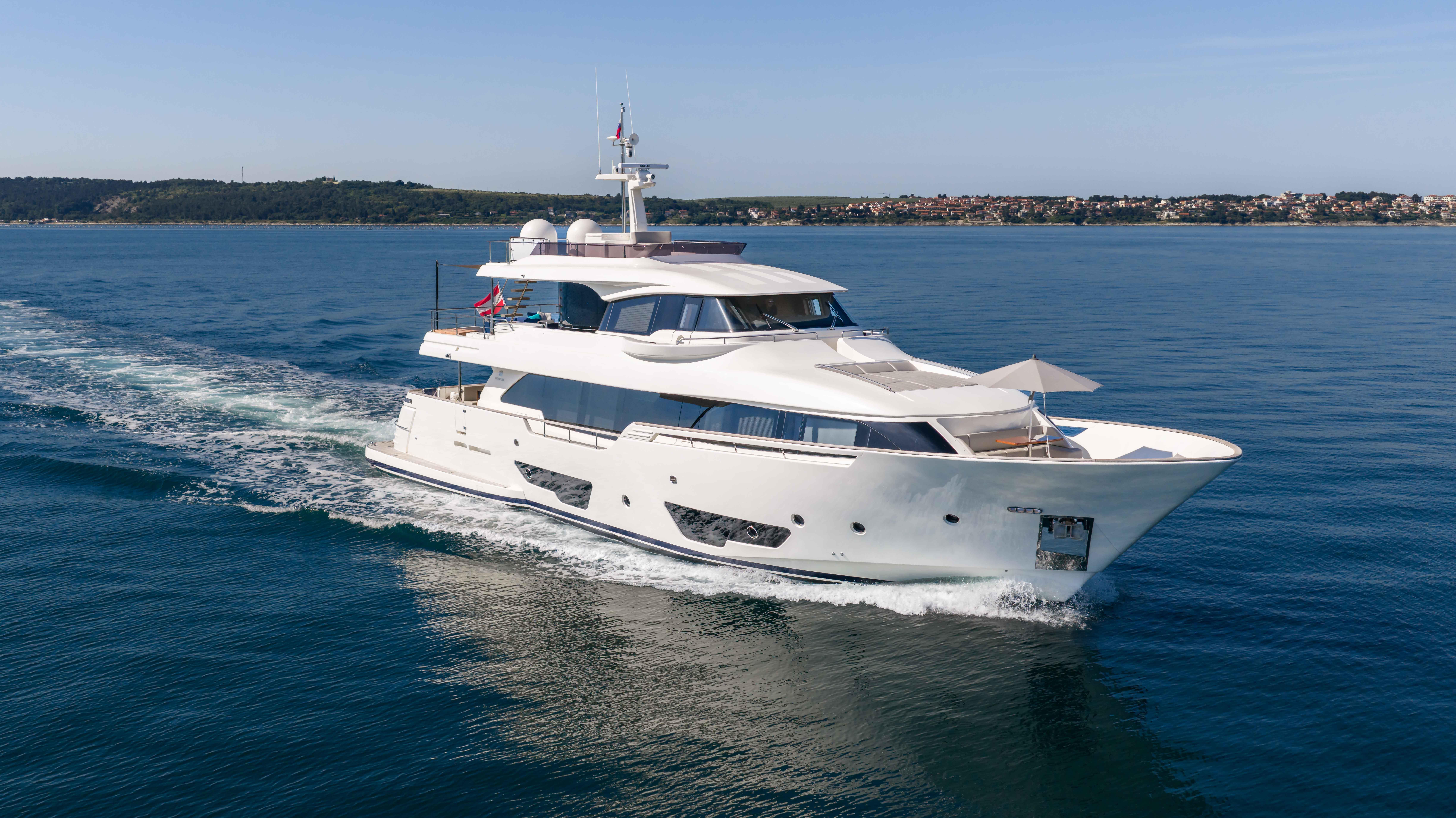 2017 CUSTOM LINE NAVETTA 28 