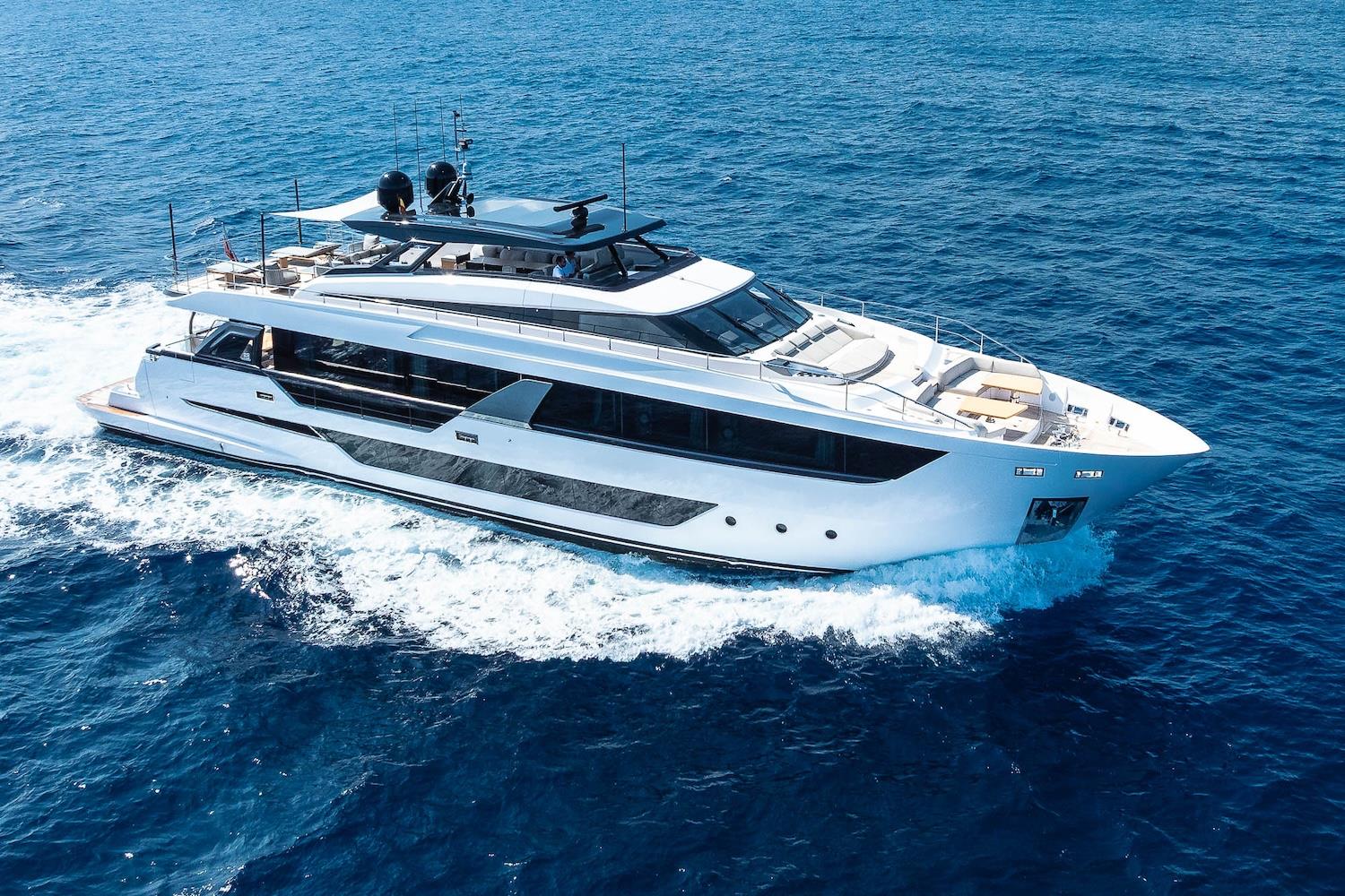 2025 FERRETTI YACHTS 1000 