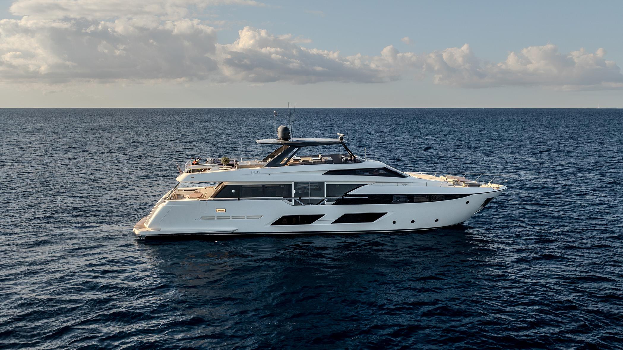 2019 FERRETTI YACHTS 920 